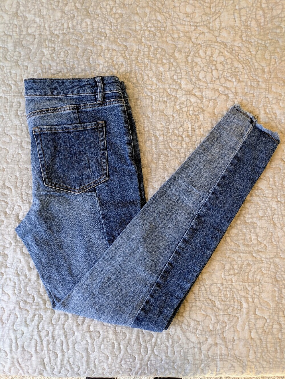 2/$10 Joe Fresh Light-Medium Blue Medium-Rise Skinny Jeans - Picture 3 of 15